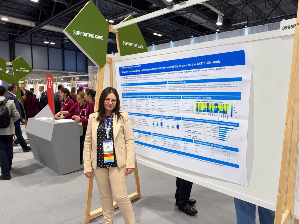 La Dott.ssa Debora Basile accanto al poster scientifico presentato al congresso ESMO a Madrid